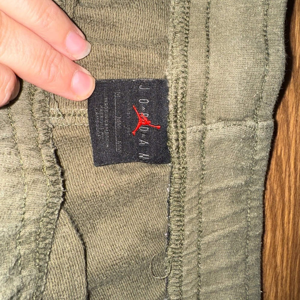 Nike Air Jordan Essential Fleece Shorts Olive men’s M - Picture 5 of 9